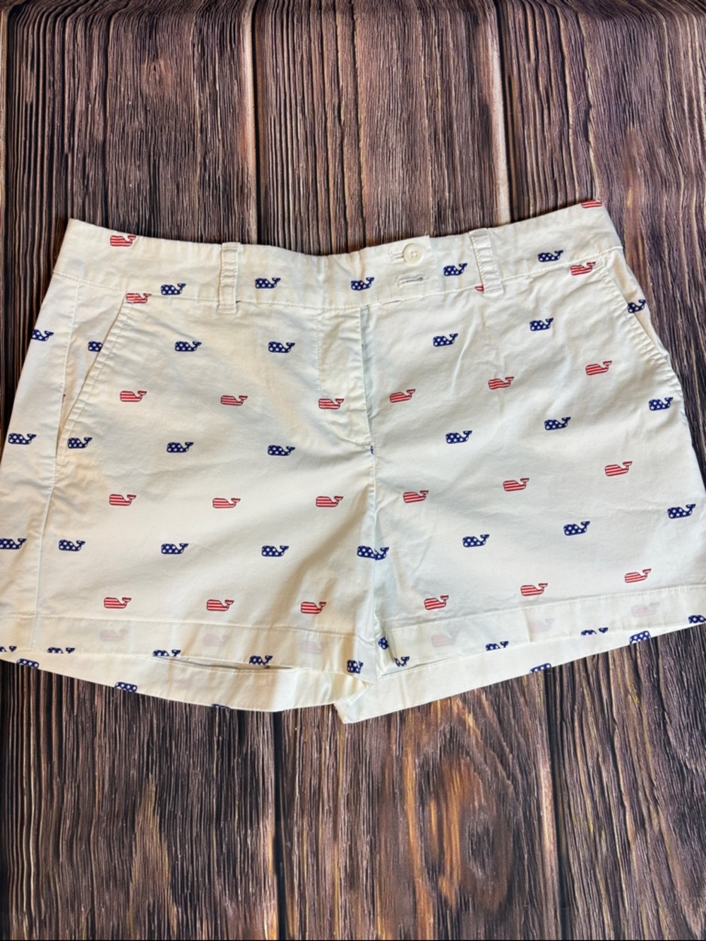 Vineyard Vines Cream Shorts with Red & Blue Whale Motif (0052)
